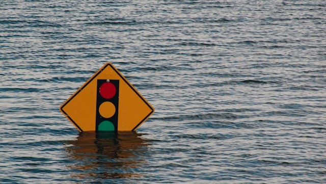 traffic light under water 2.jpg